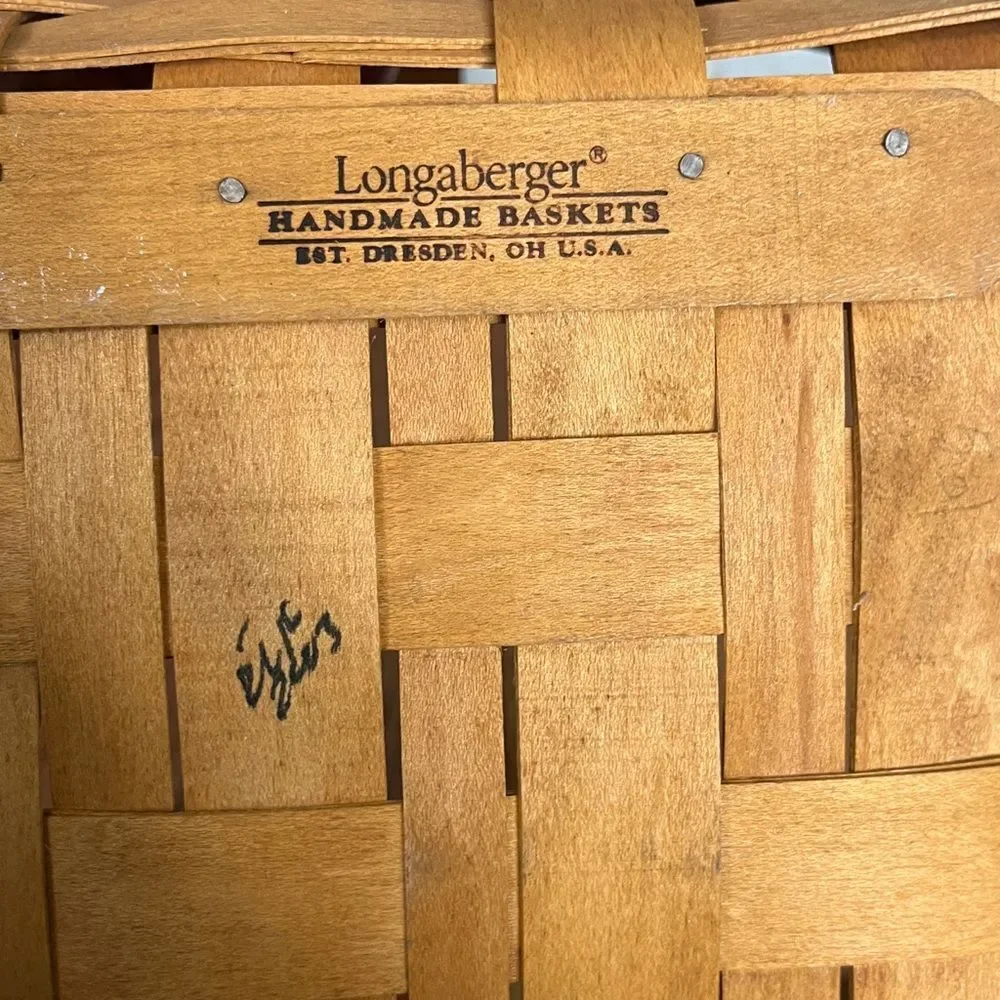 Vintage Longaberger 9x9” square basket with handle 2003